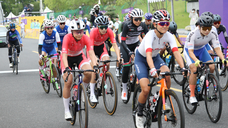 港隊(duì)亞運(yùn)直擊｜第7金！公路自行車女子公路賽楊倩玉奪冠 創(chuàng)歷史