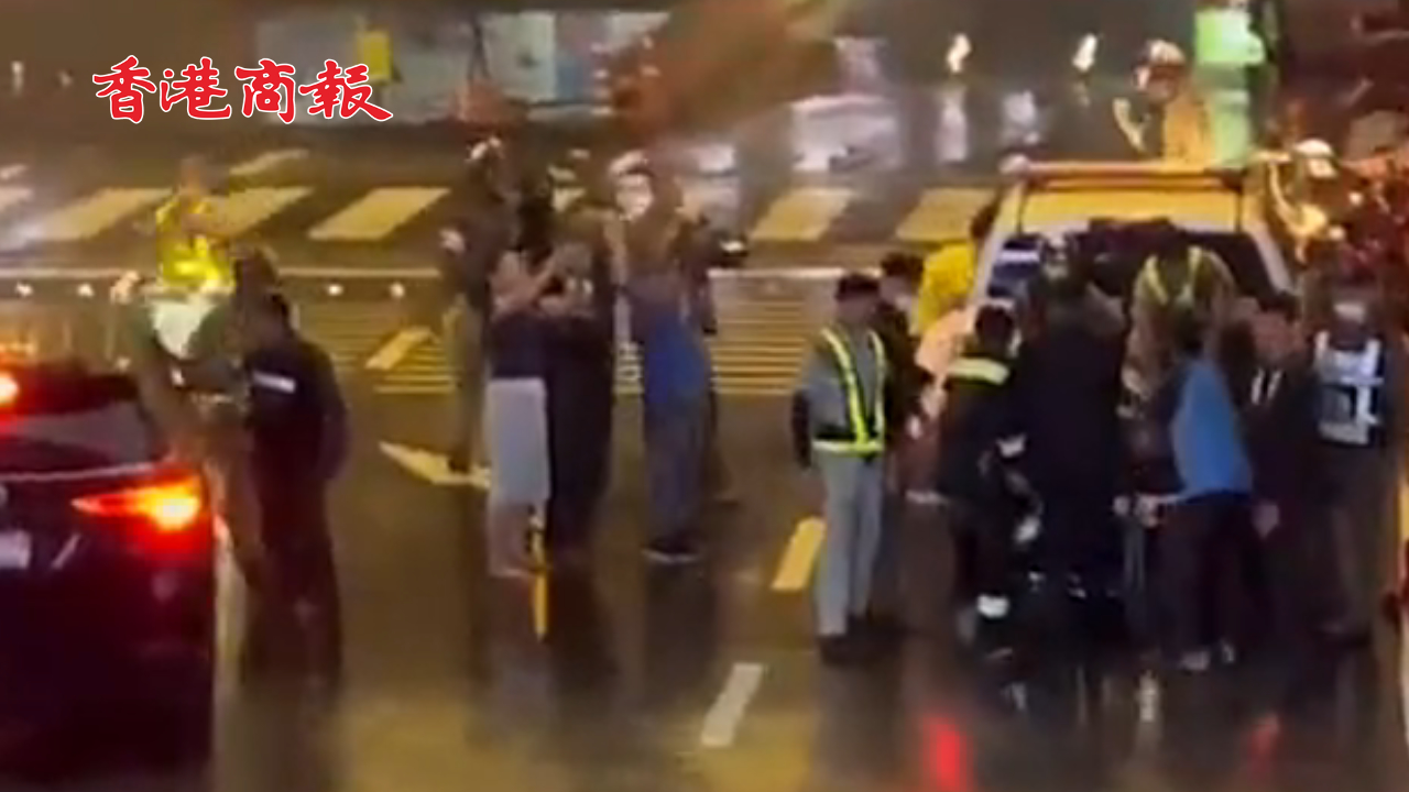 有片丨泰國(guó)商場(chǎng)槍擊事件 泰國(guó)有1000萬(wàn)支槍支流通 每7個(gè)公民就有一支