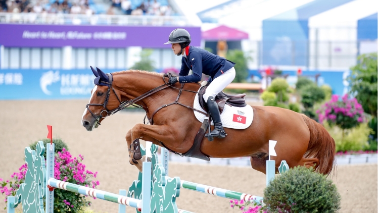 港隊亞運直擊 | 馬術(shù)場地障礙賽個人賽 港隊三騎手晉身決賽