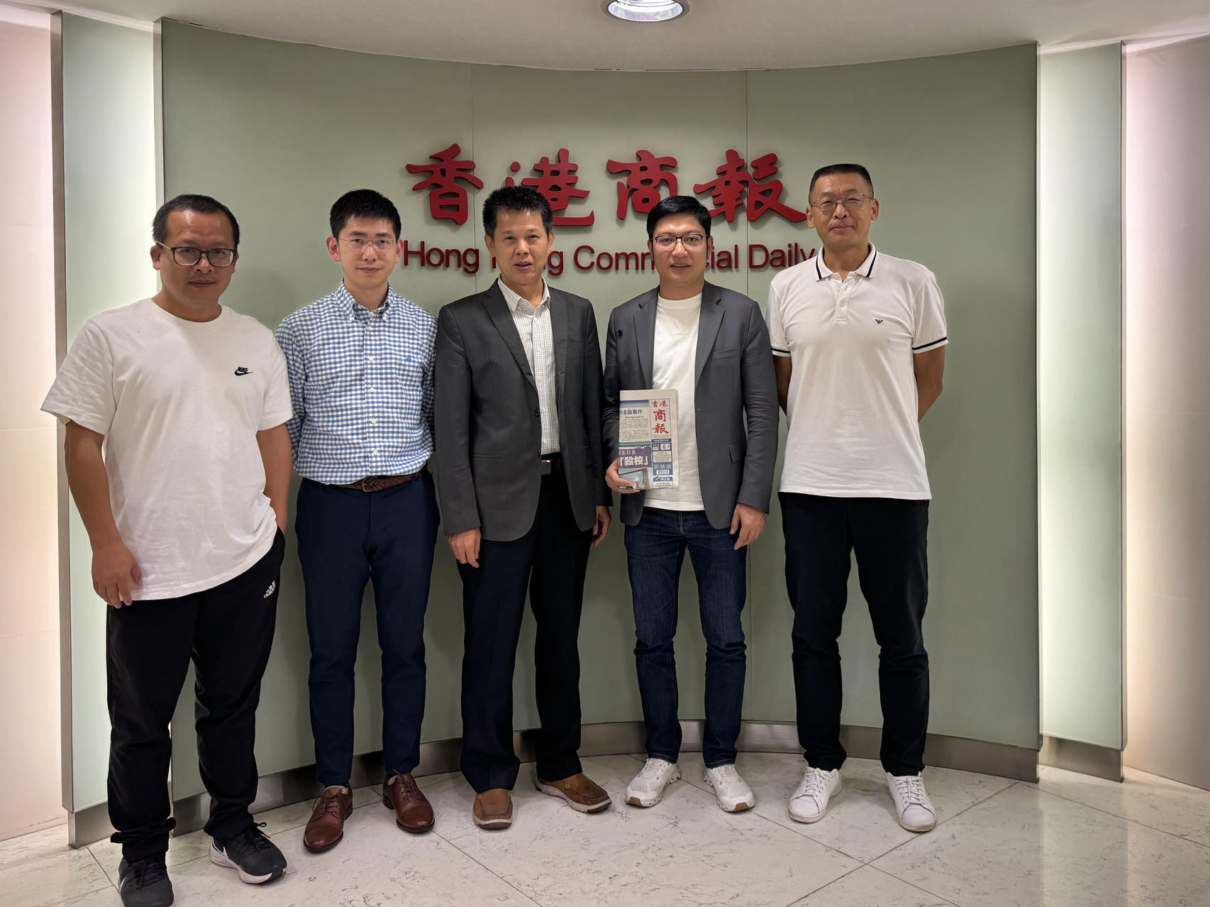 孔劍平、柏曉俊拜訪香港商報