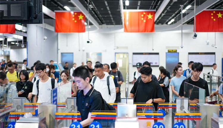 跨境遊持續(xù)火熱！「雙節(jié)」假期深圳多個(gè)口岸突破單日出入境人數(shù)新高