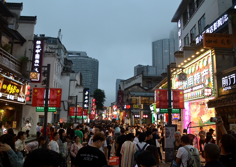 長(zhǎng)沙上榜熱門旅遊城市 太平街人氣旺連續(xù)多日超20萬(wàn)人次