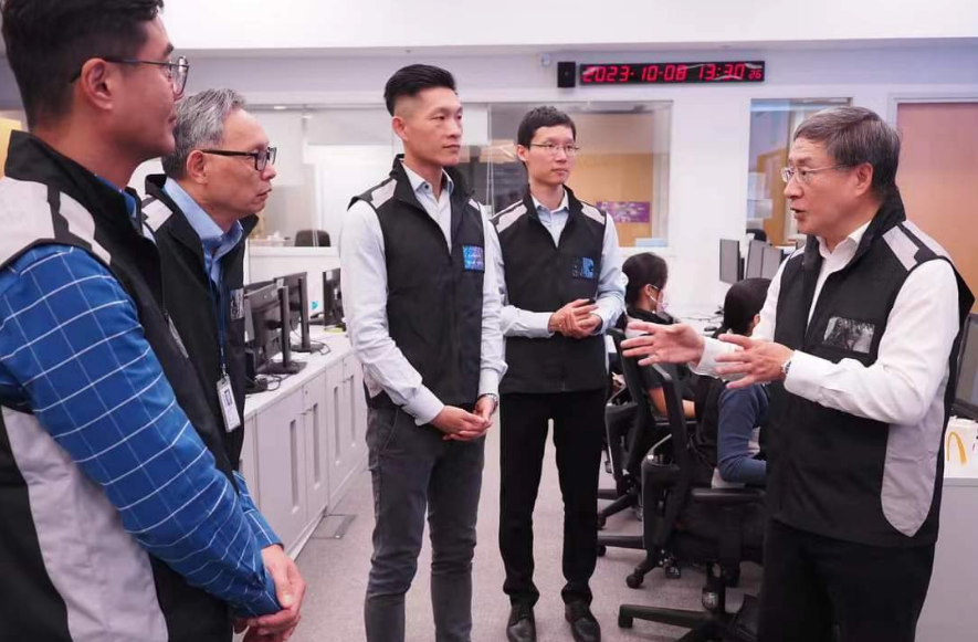 卓永興視察緊急事故監(jiān)察及支援中心 聽取應(yīng)對颱風(fēng)部署