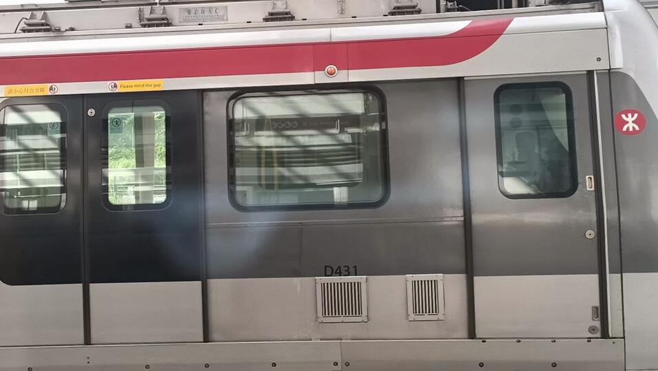 有片丨9號波港鐵貼心派食物給滯留乘客醫(yī)肚