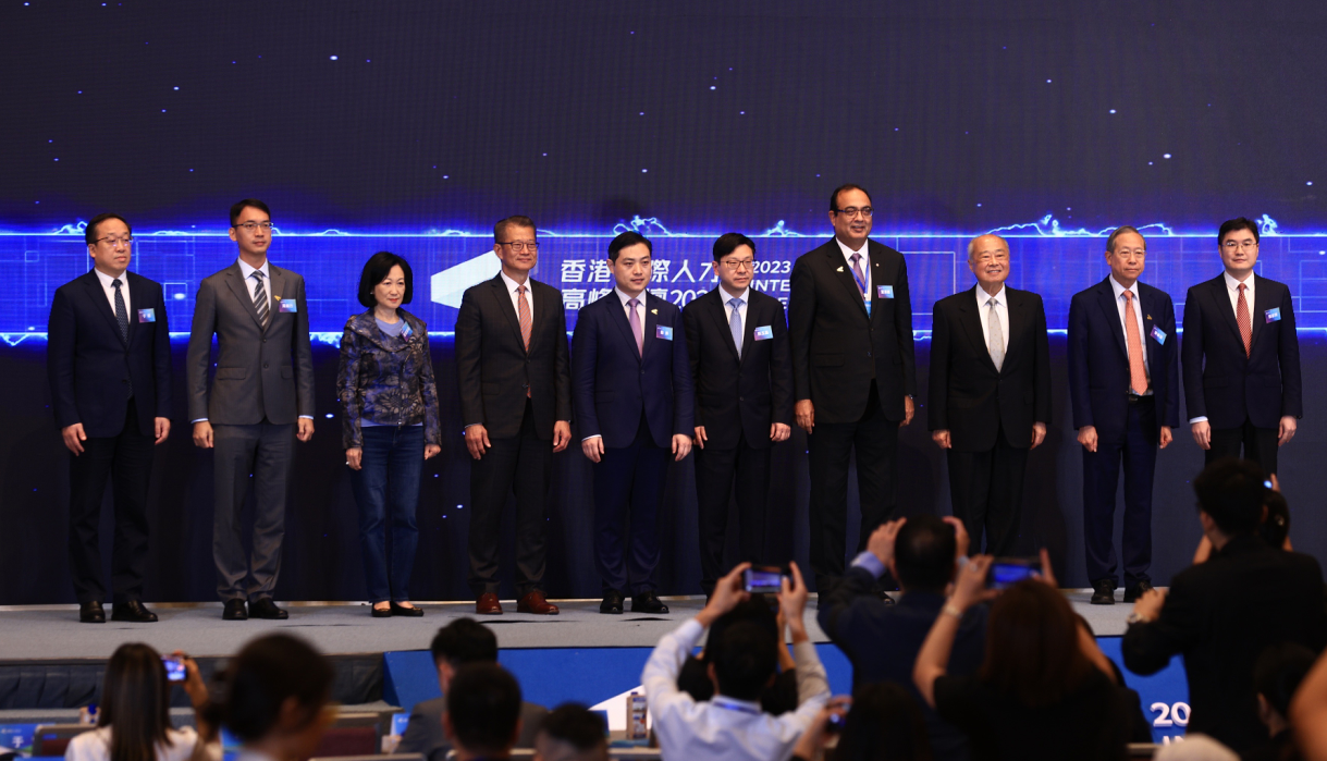 【時(shí)評(píng)】人才要引得進(jìn)留得住用得好