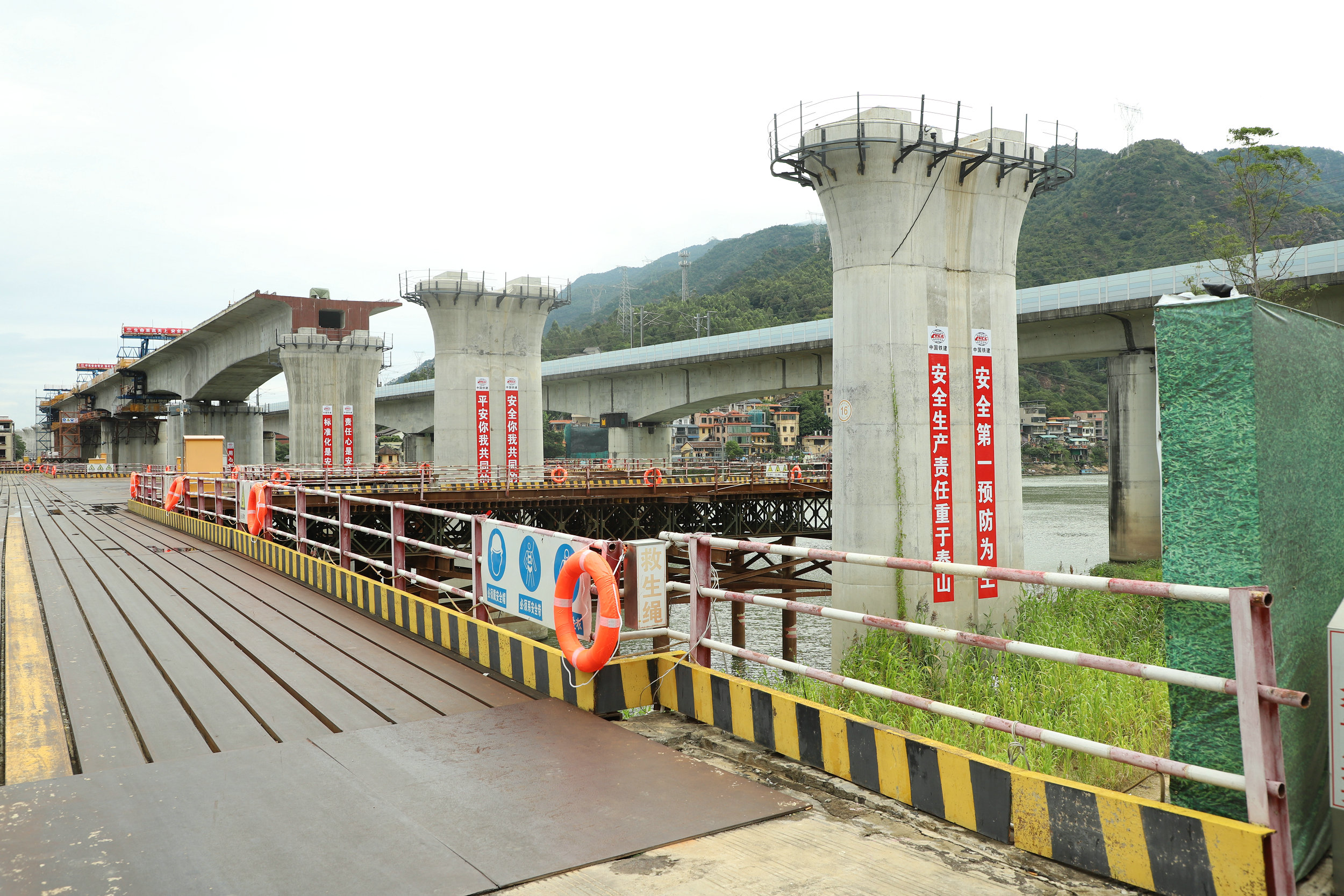 廣清城際北延線北江特大橋跨江段連續(xù)梁合龍  將促進清遠融灣進程