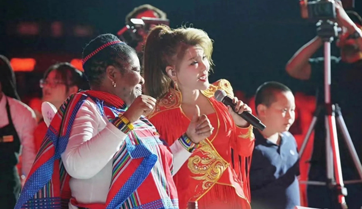 烏蘭圖雅魅力歌聲綻放中國南非建交25周年文藝晚會