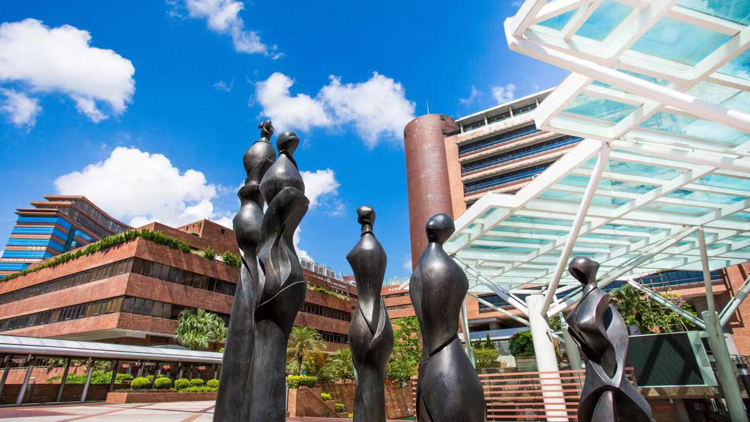 理大王鑽開教授突破經(jīng)典物理現(xiàn)象屢獲殊榮