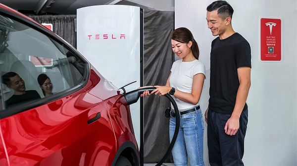 【汽車】亞洲首個V4電動車超級充電站 銅鑼灣利園區(qū)啟用 