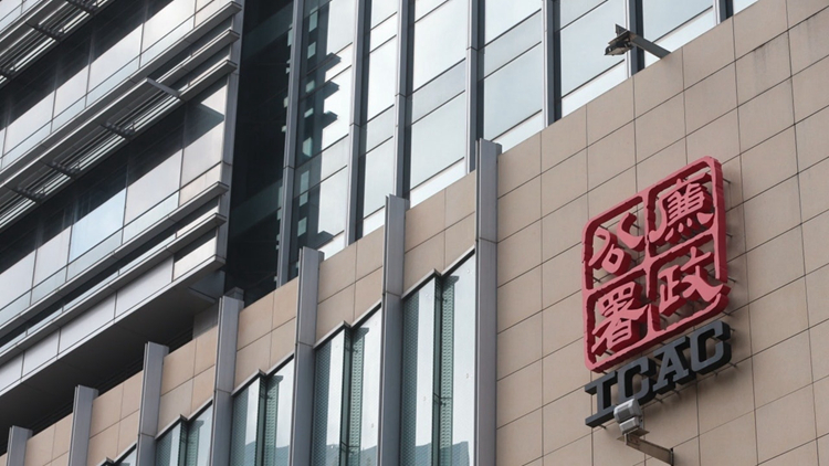 移英港人申請(qǐng)?zhí)嵩缛』貜?qiáng)積金被捕 廉署證實(shí)：涉使用虛假聲明