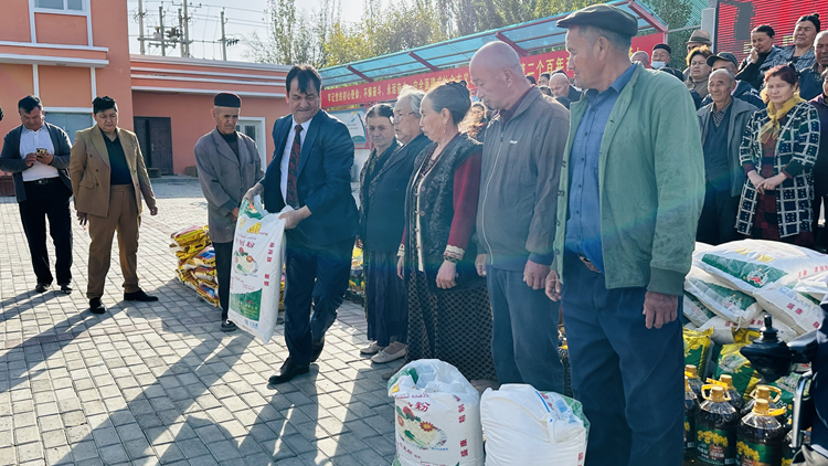 中國(guó)國(guó)際文化傳播中心深入新疆伊犁州開展愛心慰問活動(dòng)