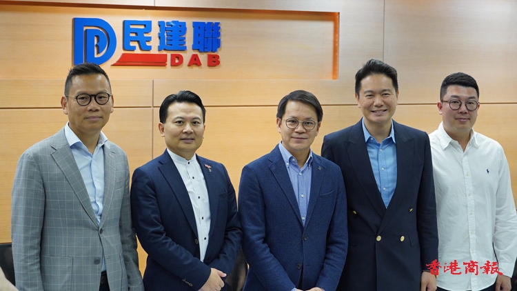 民建聯(lián)主席陳克勤：會派出超過100人參選區(qū)議會