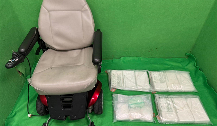 海關(guān)於機(jī)場檢獲約1200萬元懷疑可卡因