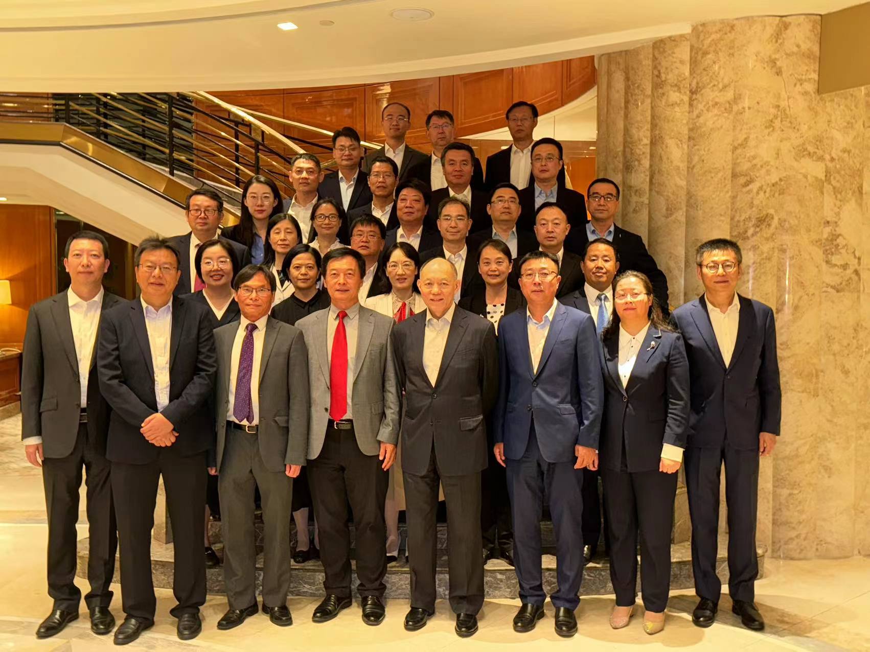 霍震寰宴請(qǐng)培華第38期研討班學(xué)員
