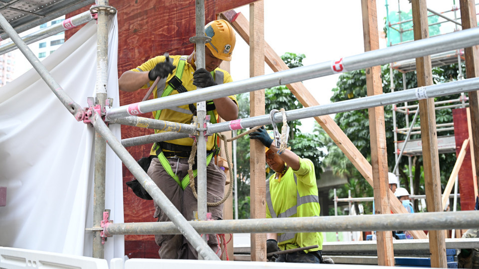建造業(yè)15工種下月起加薪 扎鐵及混凝土工人日薪可達(dá)2730元