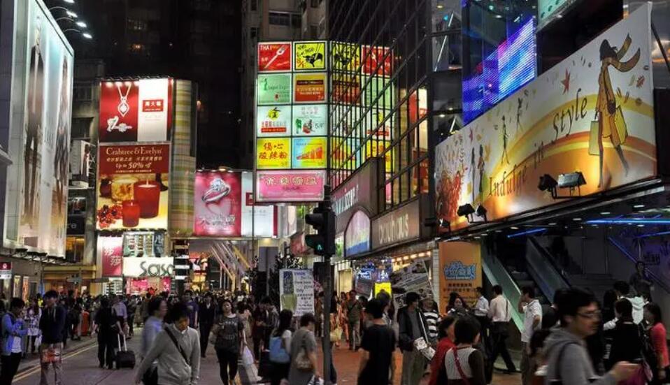 賊人假扮顧客 掠走兩顆值30萬(wàn)元鑽石