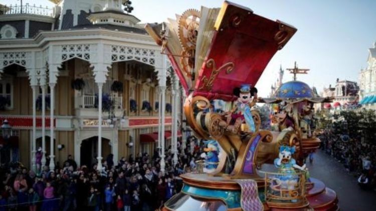 火車走錯(cuò)軌 數(shù)百名歐洲議員被誤載至迪士尼樂(lè)園站