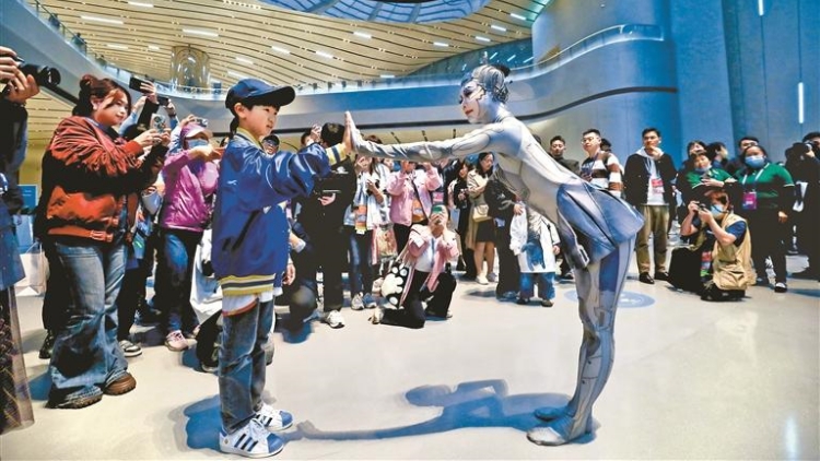 「深圳出品」舞劇《深A(yù)I你》閃耀2023成都世界科幻大會(huì)開(kāi)幕式