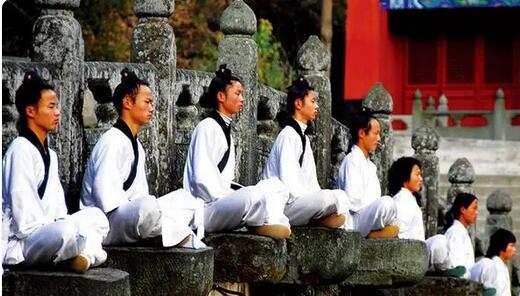 武當(dāng)太極拳國(guó)際聯(lián)誼大賽開賽 中外選手以武會(huì)友