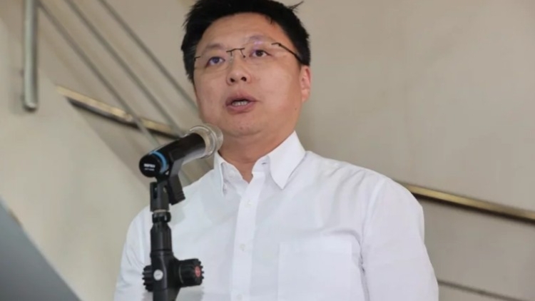 民進(jìn)黨「愛妻立委」婚外情曝光，未回應(yīng)是否退選