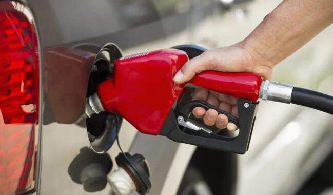 油價下調(diào)！加滿一箱92號汽油少花2.5元