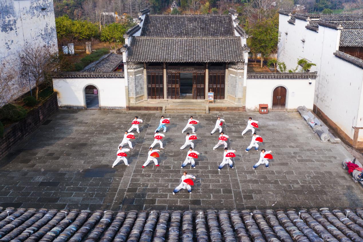 【康養(yǎng)中國】皖徽州區(qū)潛口鎮(zhèn)：古鎮(zhèn)發(fā)力康養(yǎng)+  養(yǎng)生小鎮(zhèn)現(xiàn)新局