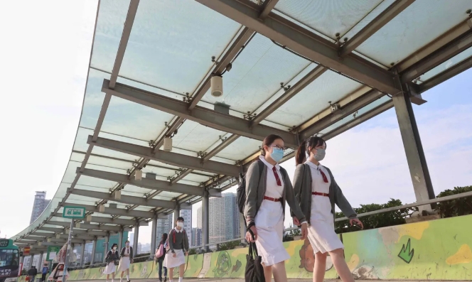 施政報(bào)告丨年內(nèi)推出「社區(qū)客廳試行計(jì)劃」 共創(chuàng)明Teen計(jì)劃名額增至4000