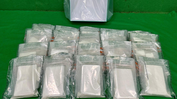 海關(guān)機(jī)場(chǎng)偵破兩宗入境旅客販毒案件 共拘捕4人