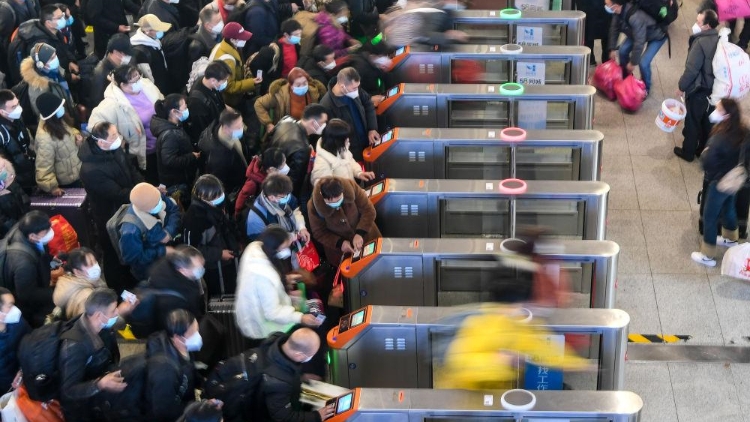 今年前三季度我國(guó)完成跨區(qū)域人員流動(dòng)量456.6億人次