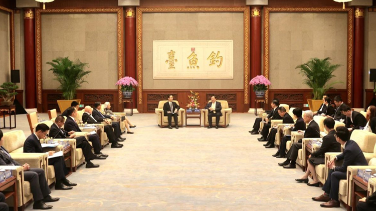 夏寶龍會(huì)見團(tuán)結(jié)香港基金高層代表團(tuán)一行