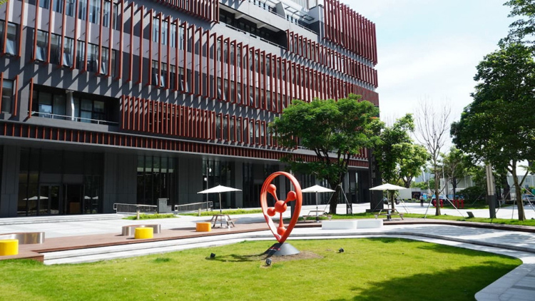 查毅超：施政報(bào)告進(jìn)取迎挑戰(zhàn) 產(chǎn)業(yè)導(dǎo)向增強(qiáng)發(fā)展動(dòng)能