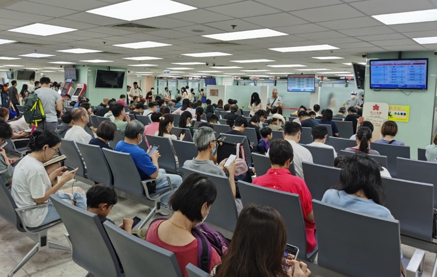 港中旅提醒港澳居民盡早換回鄉(xiāng)證 避開年底高峰影響正常出行