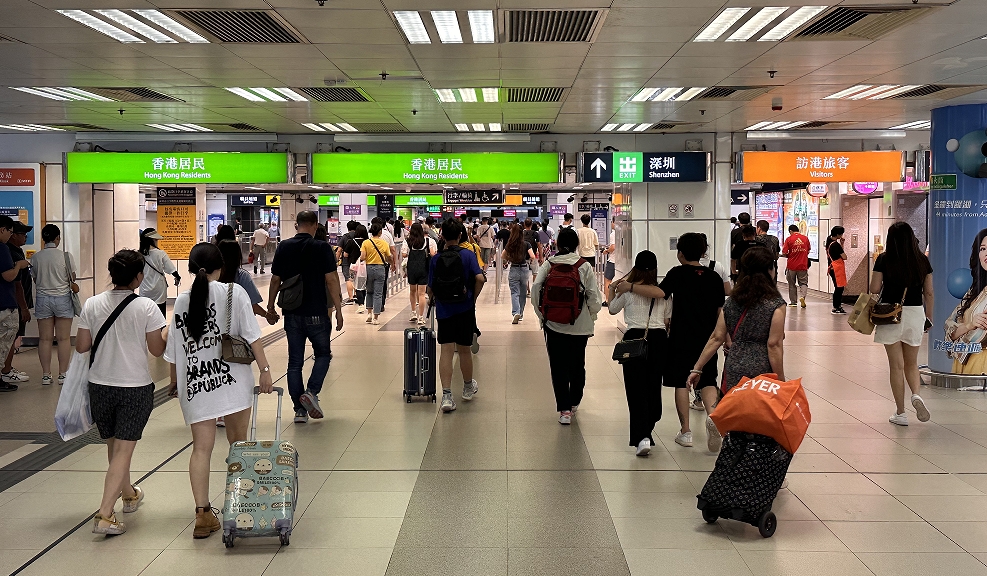 毋須「掃碼」首天 市民輕鬆過關(guān)