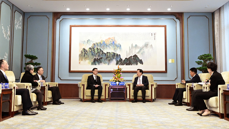 夏寶龍會見香港法官及司法人員內(nèi)地交流訪問團(tuán)代表