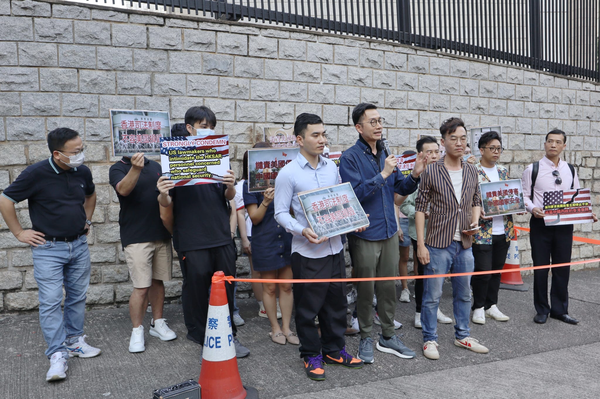 美政客擬制裁香港司法人員惹眾怒  逾5萬人網(wǎng)上聯(lián)署撐法官護(hù)國安