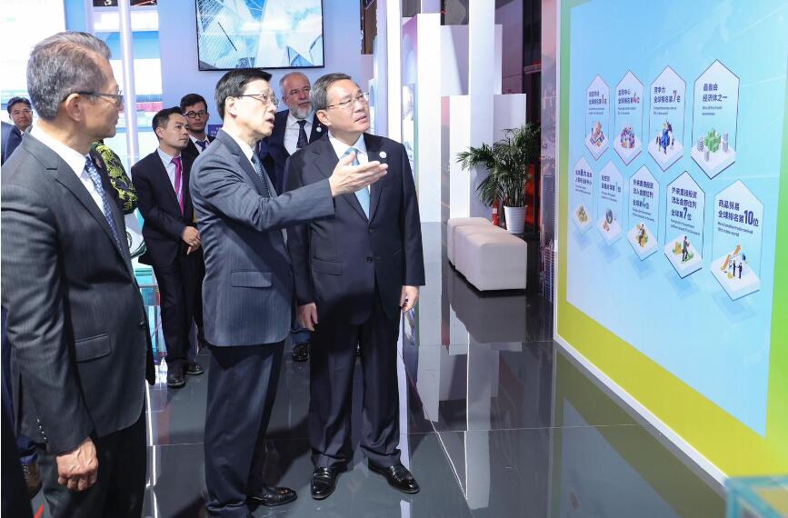 李家超社媒談陪同總理視察進博會香港展區(qū)