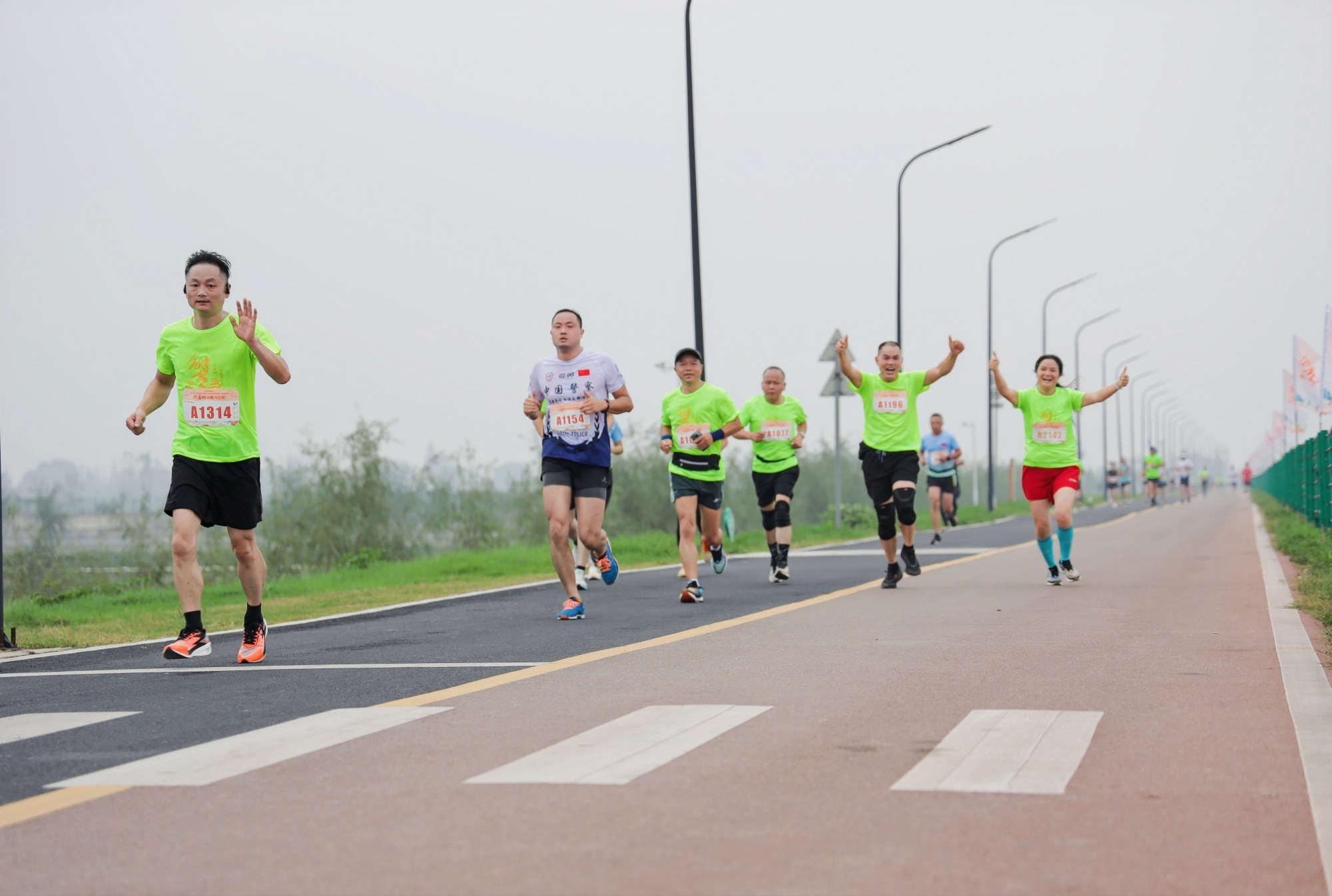「蟹」逅「洞庭之心」 大通湖半程馬拉鬆開(kāi)賽