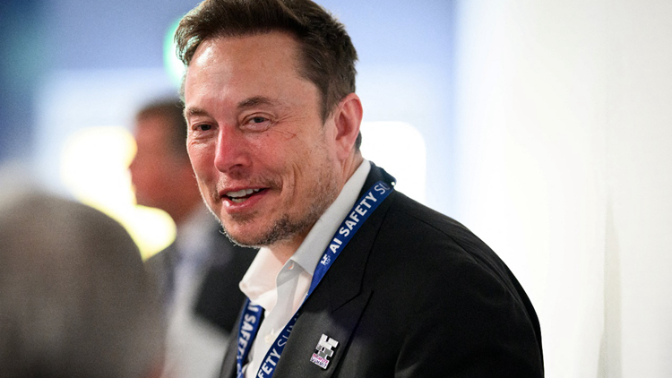 馬斯克推出AI模型Grok 將與社交媒體平臺(tái)X深度整合