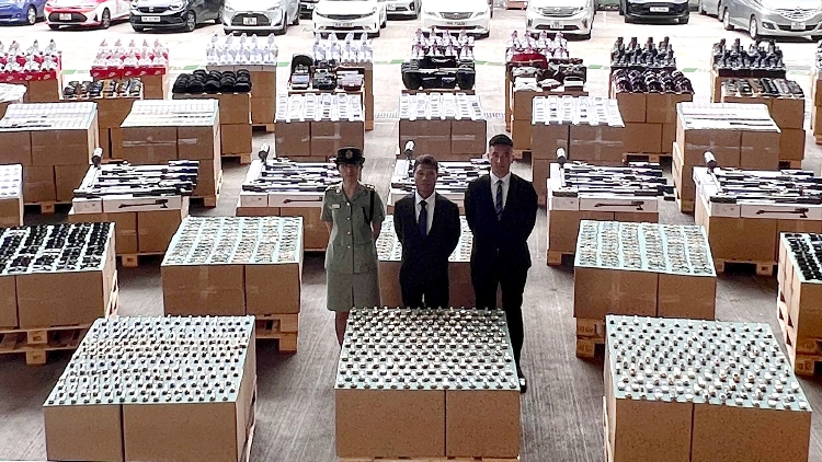 海關(guān)「追跡者」打擊冒牌貨行動(dòng) 檢獲約6700萬元貨物 拘3人