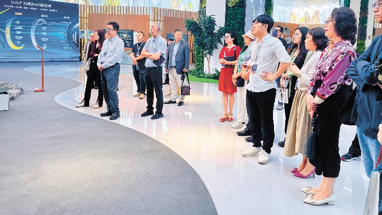 有片｜五大洲華文媒體參訪華為總部：實力遙遙領先 創(chuàng)新永不言棄