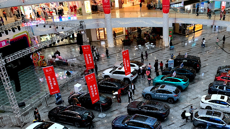 1至10月內(nèi)地汽車產(chǎn)銷量同比分別增長(zhǎng)8%和9.1%