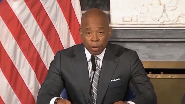 紐約市長亞當斯遭FBI調(diào)查 電子設備被扣押