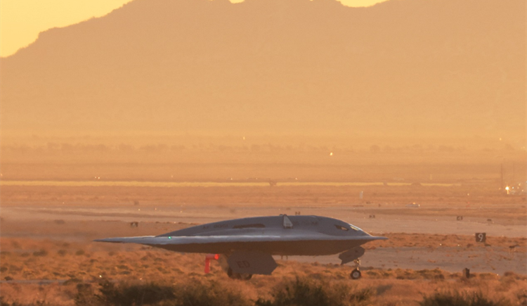 美新型隱型轟炸機(jī)B-21首飛  可執(zhí)行常規(guī)和核打擊任務(wù)