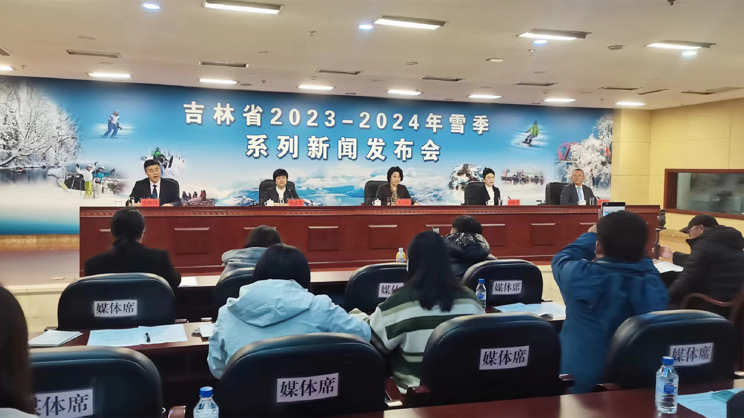 賞霧凇 滑粉雪 冬捕冬釣過(guò)大年 吉林市全面鋪開(kāi)冬季新玩法