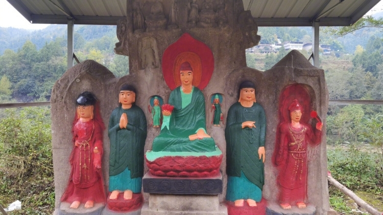 四川通報(bào)摩崖造像被塗色：係為「穿衣還願(yuàn)」塗色，正評(píng)估價(jià)值和損失