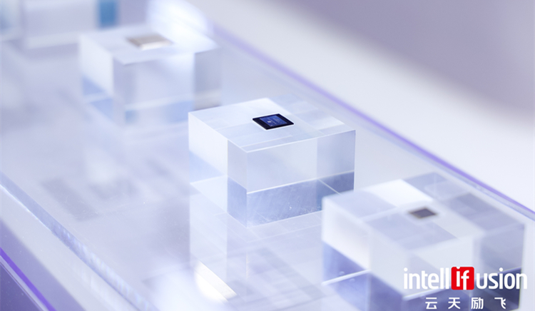 國(guó)內(nèi)首創(chuàng)！雲(yún)天勵(lì)飛14nm Chiplet大模型推理芯片重磅發(fā)布