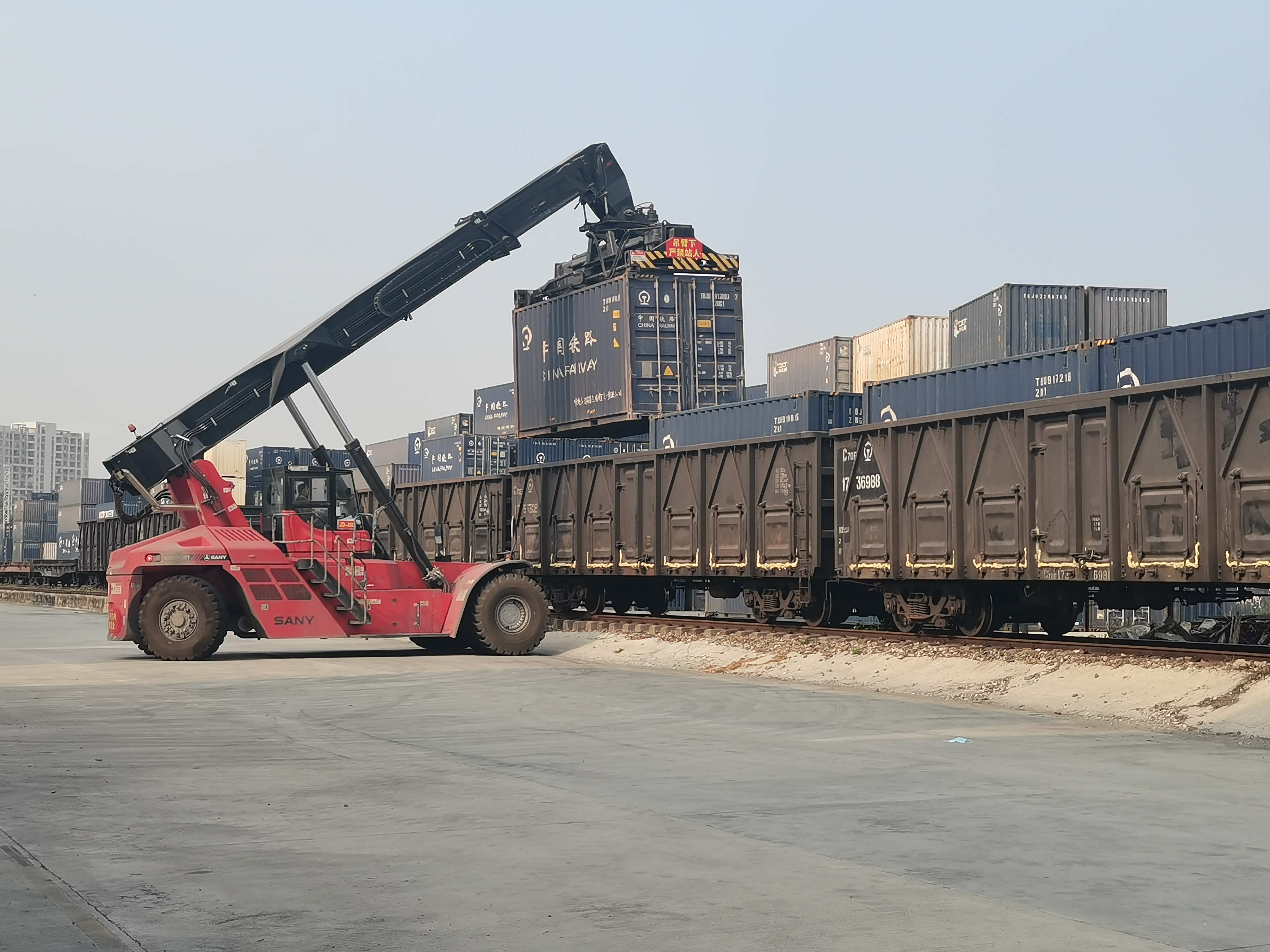 運量突破100萬噸 大灣區(qū)「散改集」糧食班列開行近2萬車