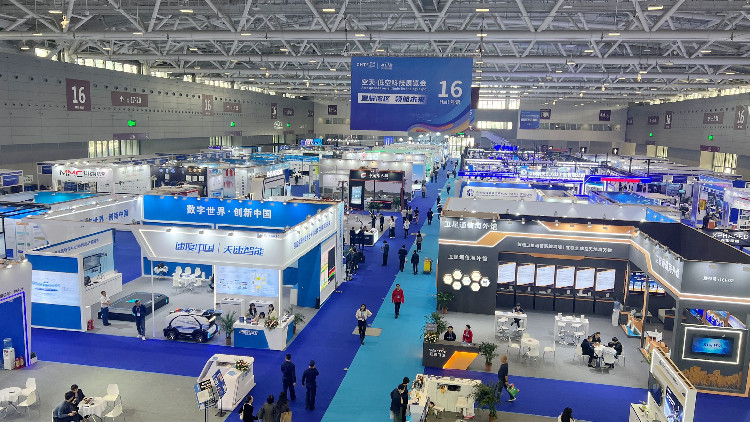 高交會(huì)寶安展區(qū)看科技成果逛「一街一河一mall」