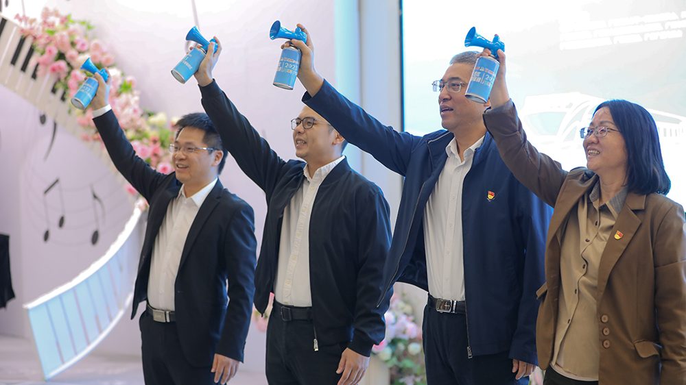 「灣區(qū)青年號」地鐵專列首發(fā) 60名港澳青年代表在廣州迎來「成立禮」