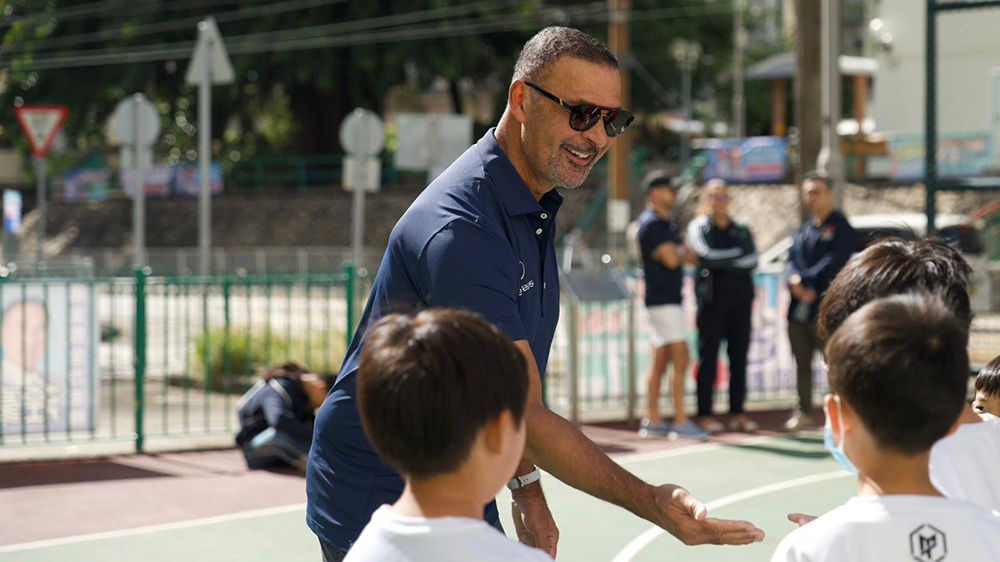 訪港出席「凝動(dòng)香港體育基金會(huì)」活動(dòng) 古烈治與小學(xué)生互動(dòng)